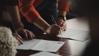 会社員がAIでPDF資料を一括要約する4つの確認基準