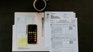 AI副業のインボイス制度対応｜免税事業者を続ける4基準